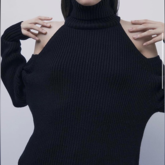Zara cut out shoulder black knit long sleeve turtleneck sweater - Picture 1 of 10